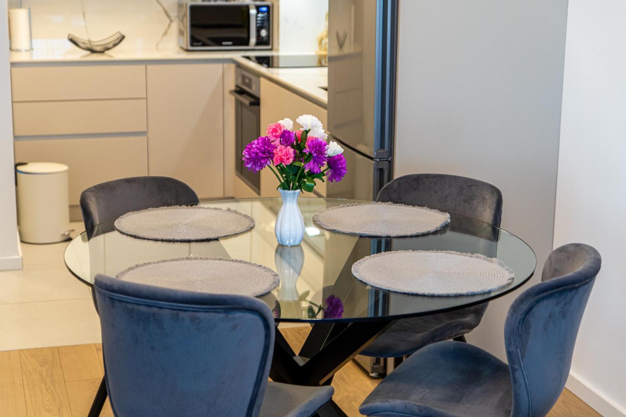 Apartman Flexible Selfcheckins 63 - - Loggia - Brand New Zagreb
