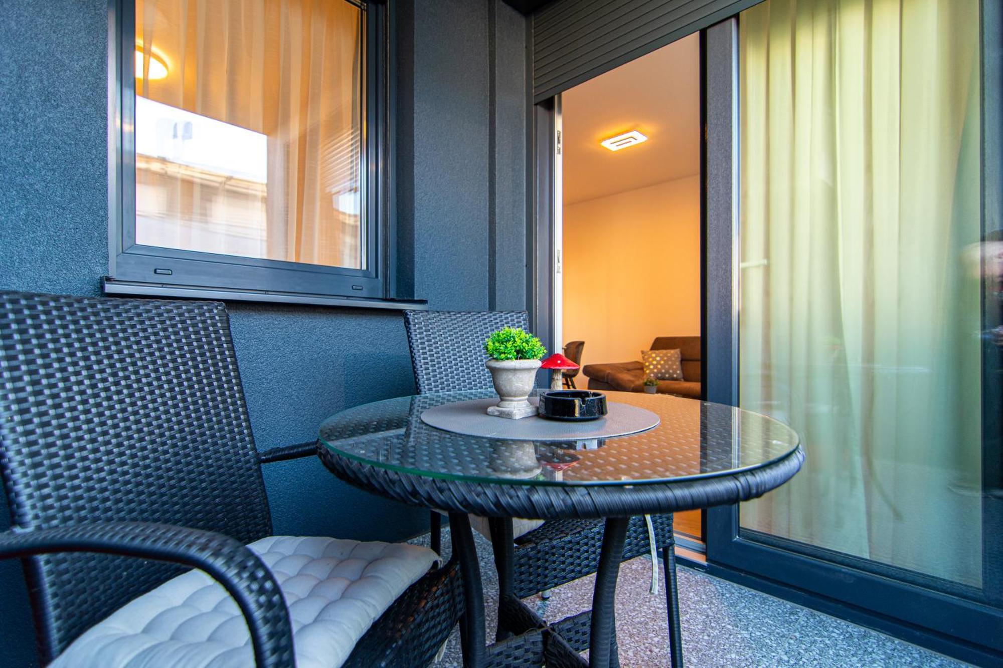 Apartman Flexible Selfcheckins 63 - - Loggia - Brand New Zagreb